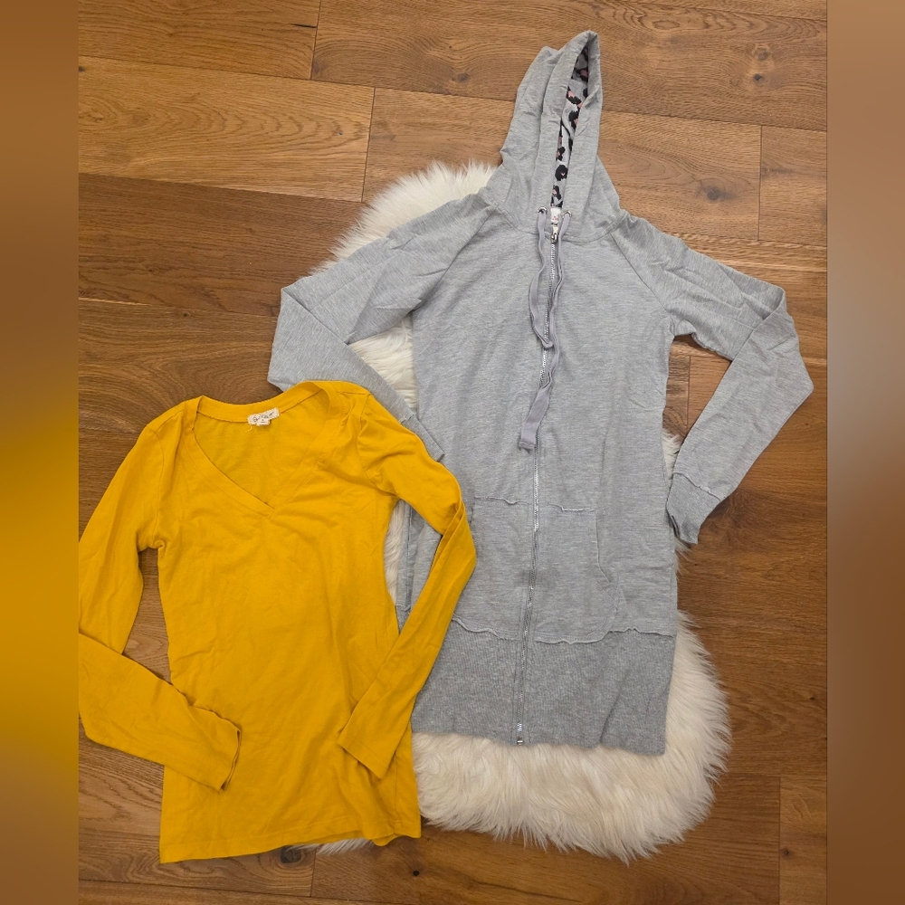 Vintage One Step Ahead Gray Hooded Zip Cardigan & Mustard V-Neck Top
